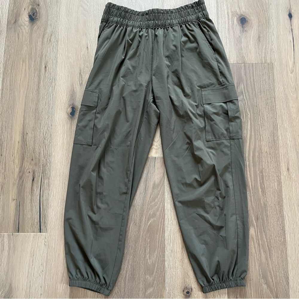 Vuori Elastic Waist Cargo Joggers